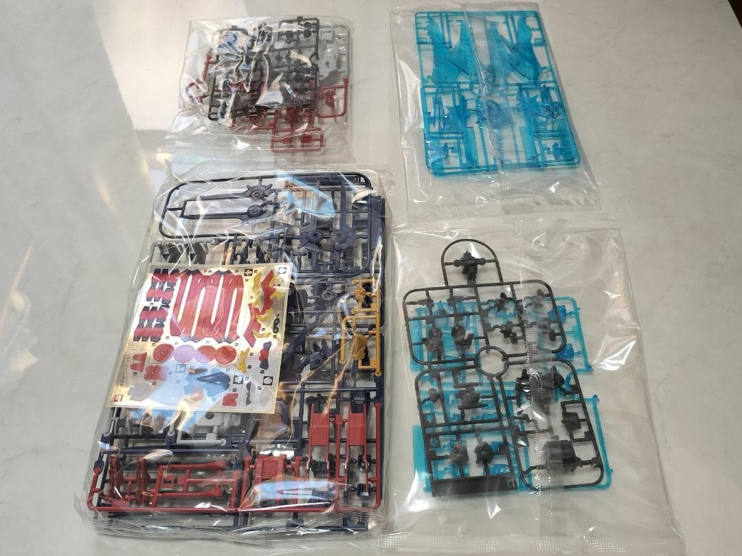 ディ・レギウディア　ダンボール戦機　LBX　プラモデル　未組立