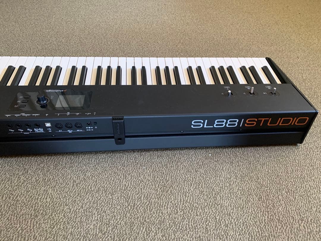 studiologic 88キー MIDIキーボード3本ペダル、譜面、PC台付き