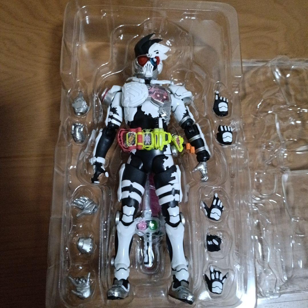 フィギュアーツ 仮面ライダーゲンムゾンビアクションゲーマーレベルX-0