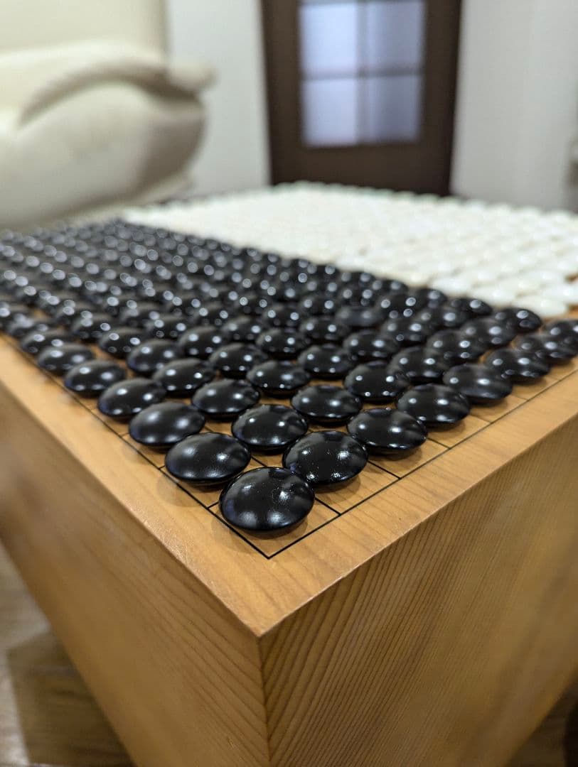 本格囲碁セット　基盤　蛤碁石　那智黒石　脚/へそ　桐のケース付き