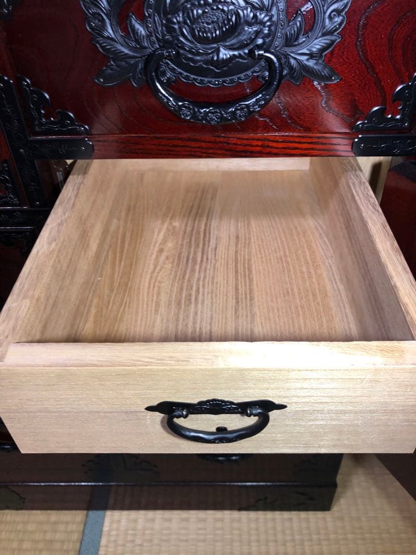 仙台箪笥 仙臺民藝 伊達箪笥 漆塗り 伝統的な彫刻付き木製箪笥