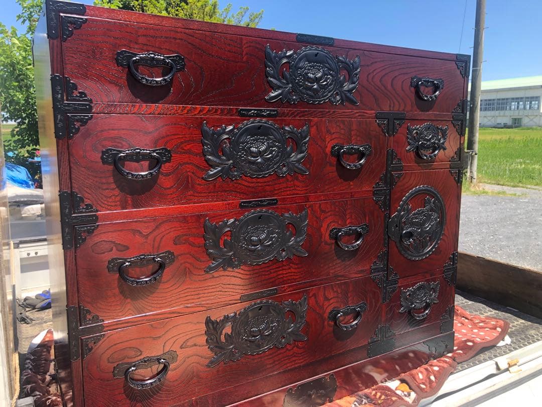 仙台箪笥 仙臺民藝 伊達箪笥 漆塗り 伝統的な彫刻付き木製箪笥