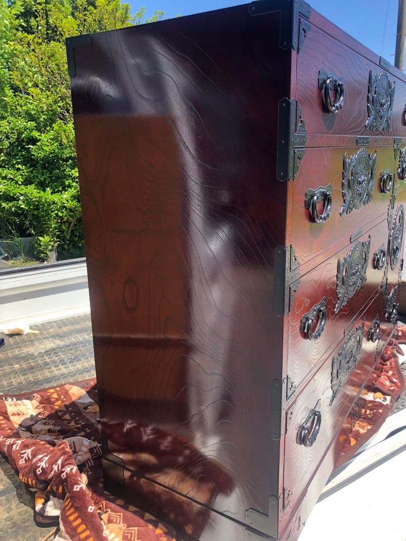 仙台箪笥 仙臺民藝 伊達箪笥 漆塗り 伝統的な彫刻付き木製箪笥