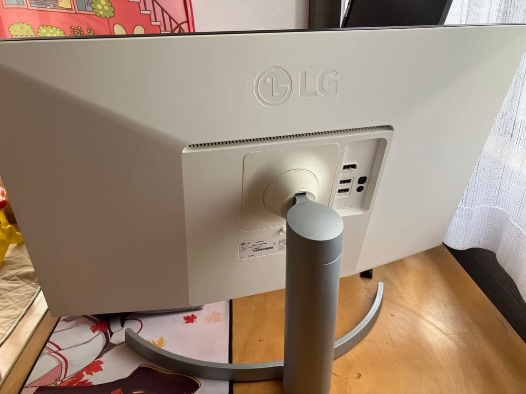 値下げ　4kモニター　ＬG 27UL550 　モニターと電源ケーブルのみ