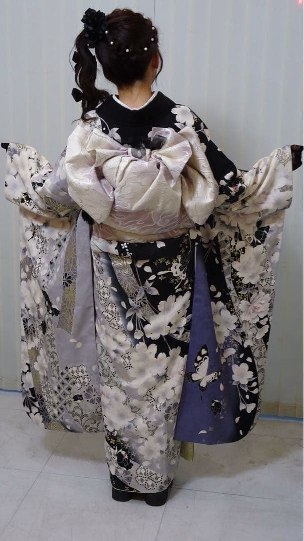 黒と白の花柄振袖フルセット