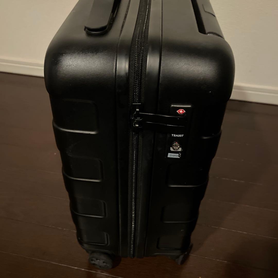 MUJI 使用2回　20L 2025年購入　TSAロック付黒キャリーケース