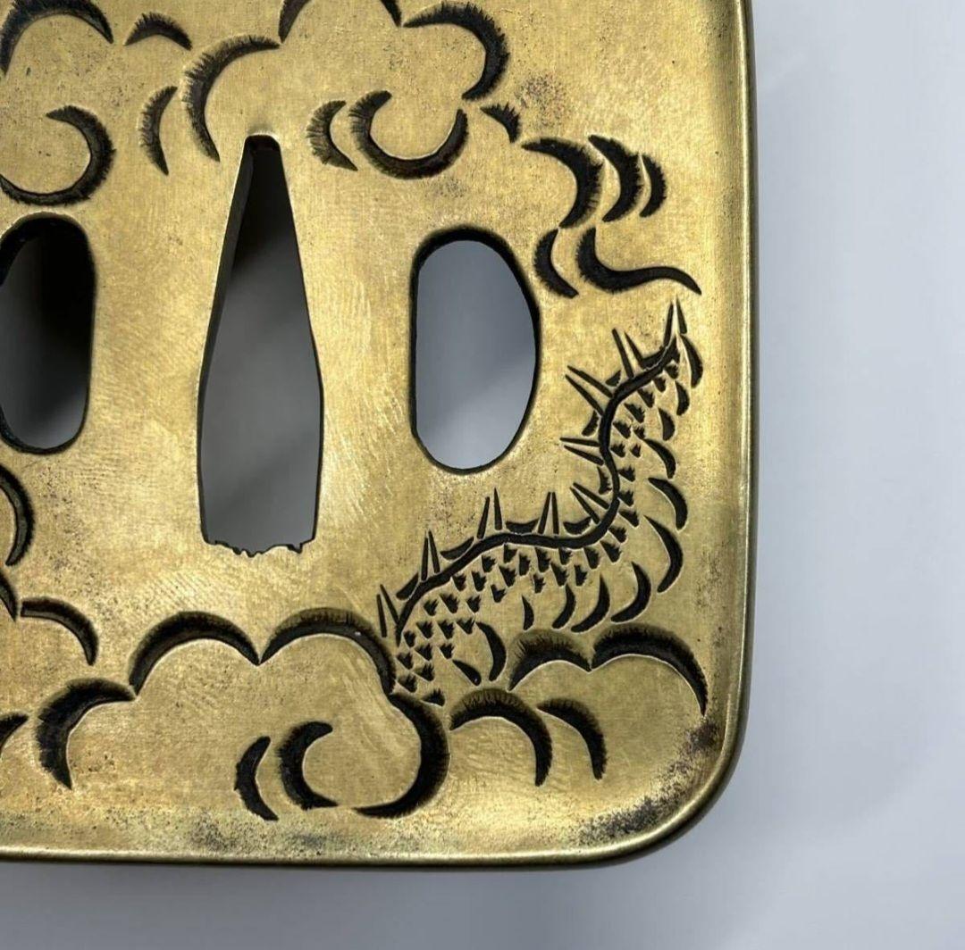 雲龍図真鍮磨地鍔 片切彫 鍔 鐔 日本刀 刀 刀装具 時代物 古美術 刀剣武具