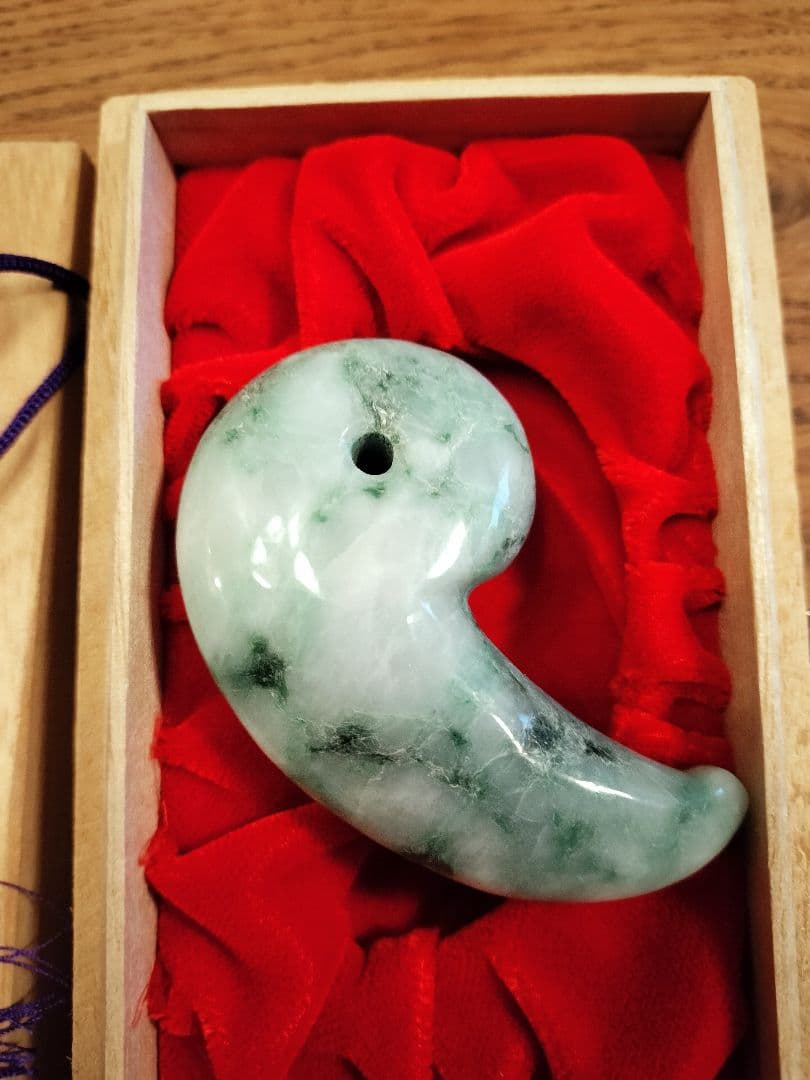 超希少 7cm 祖父のコレクション 糸魚川 翡翠 勾玉