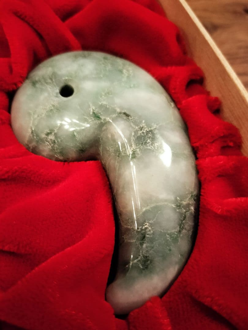 超希少 7cm 祖父のコレクション 糸魚川 翡翠 勾玉