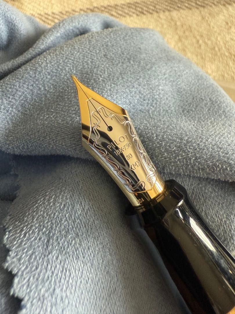 パイロット万年筆、漆、カスタム紺青、30サイズペン先 万年筆 ペン先はM