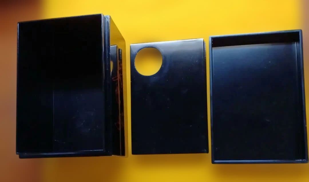 利休 茶箱 と 羽箒 鳥獣戯画の模様