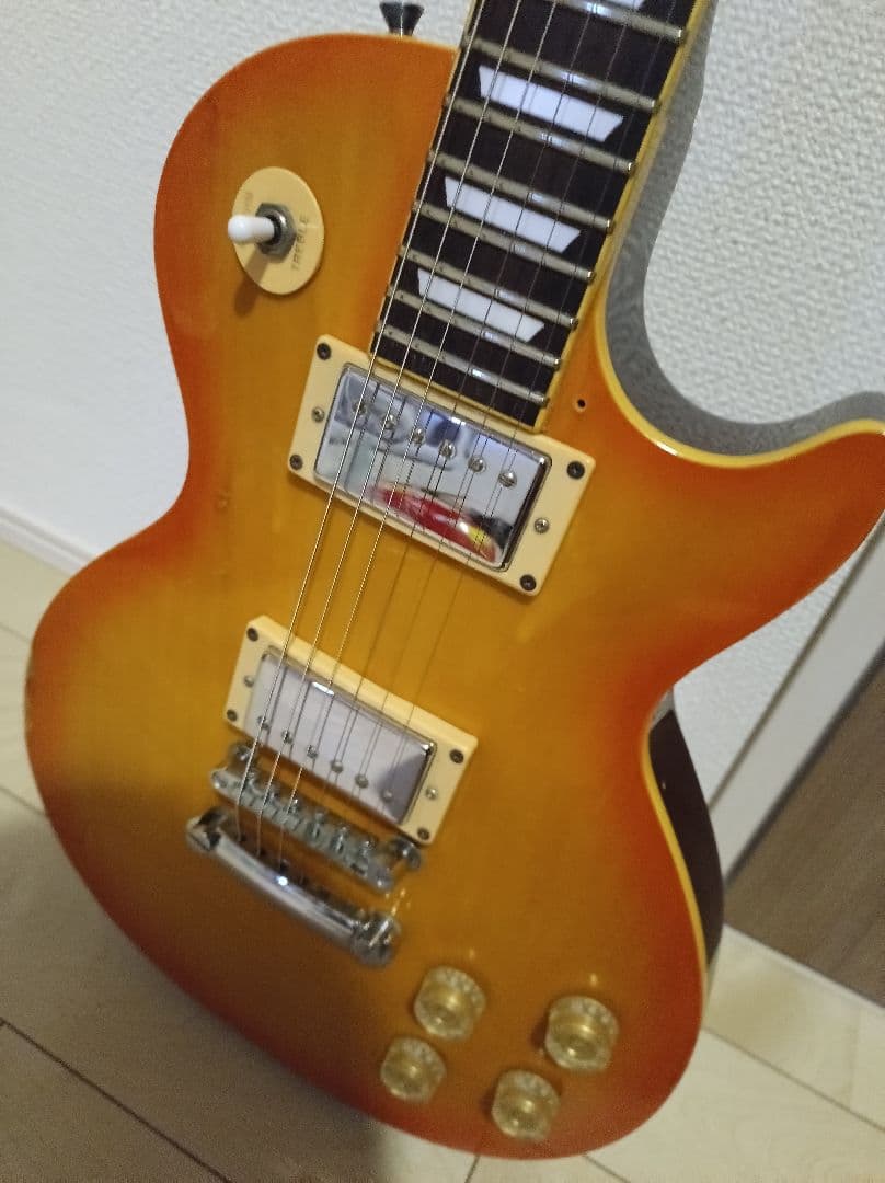 Maison レスポールタイプ　エレキギター