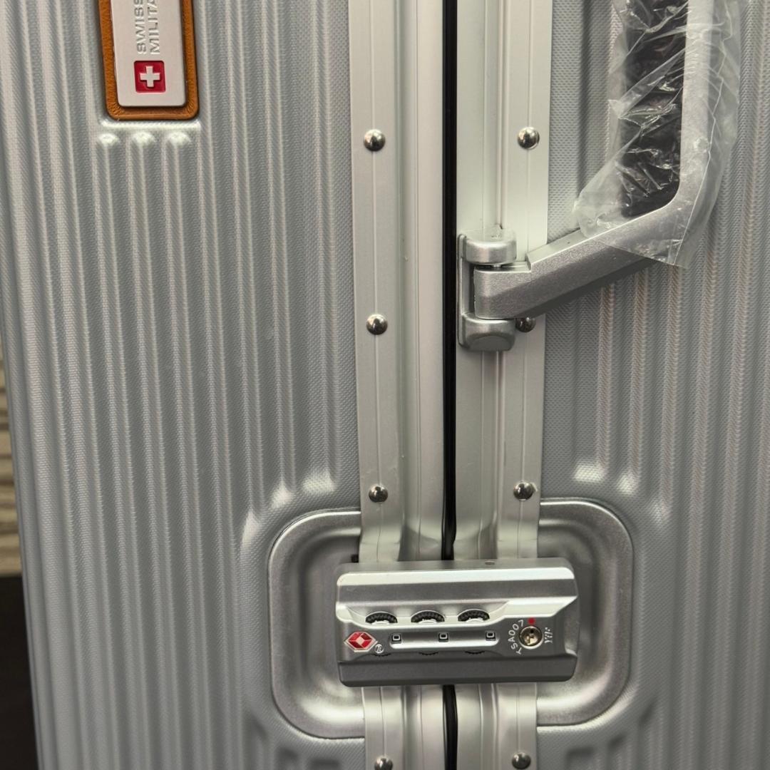 ☆未使用　スイスミリタリー プレミアム Cタイプ 64L SM-C624