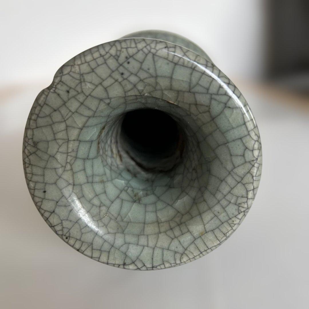 青磁　推定500年前 宋の時代「氷裂」 という青緑色のひび割れ釉薬の花瓶