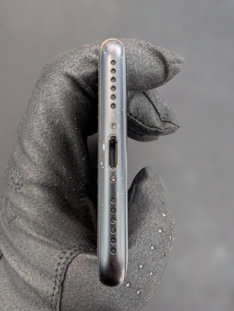 iPhone SE 第2世代 64GB 黒 SIMフリー バッテリー83% 美品