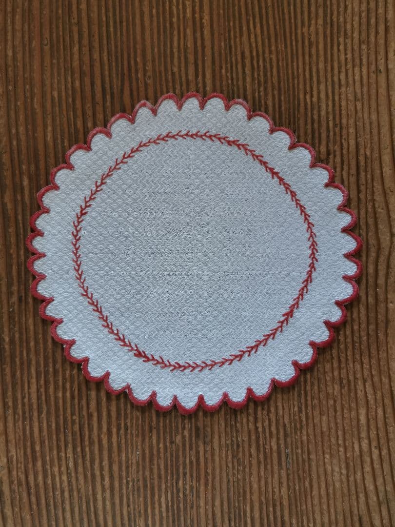 アンティークフランス ピケ風モチーフダマスク織❖〰️ 赤糸刺繍花型ドイリー