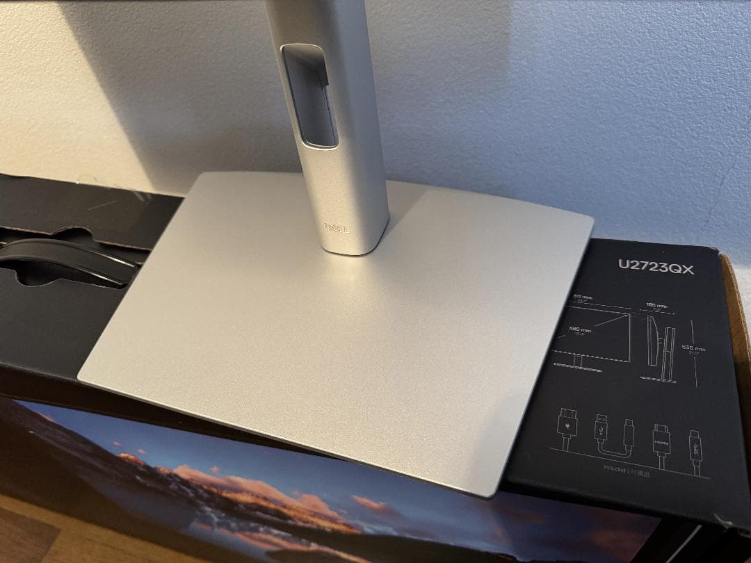 Dell U2723QX 27インチ 4K 液晶モニター　縦横回転・高さ調整