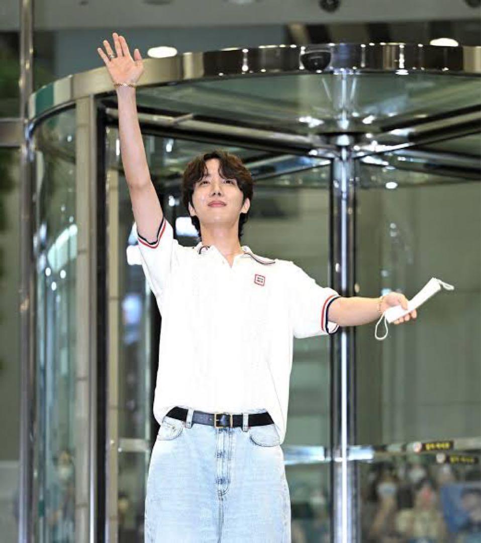 J-HOPE 着用　MIUMIU ミュウミュウ ニット 半袖 ポロシャツ