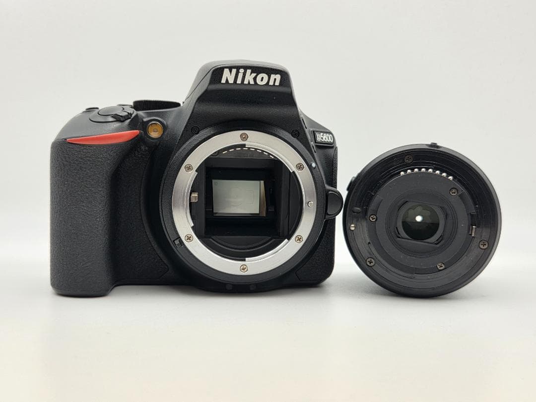 ニコン　NIKON D5600 18-55mm VR レンズキット
