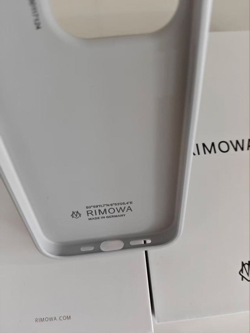 未使用 RIMOWA シルバー iPhone16pro用ケース