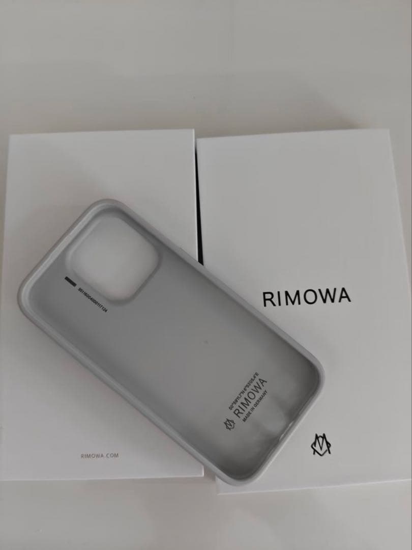 未使用 RIMOWA シルバー iPhone16pro用ケース