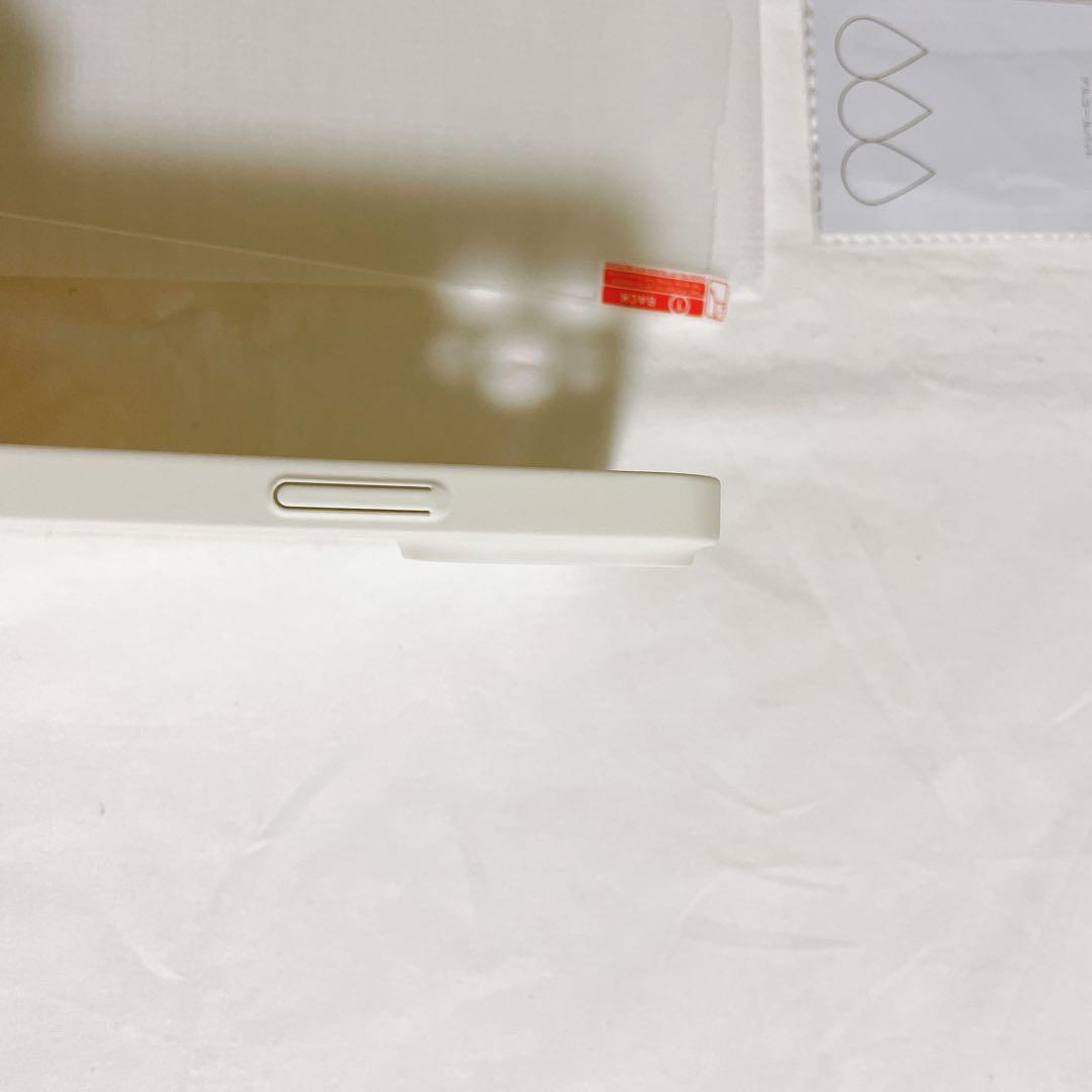 iphone 13pro ケース ホワイト　保護フィルム2枚