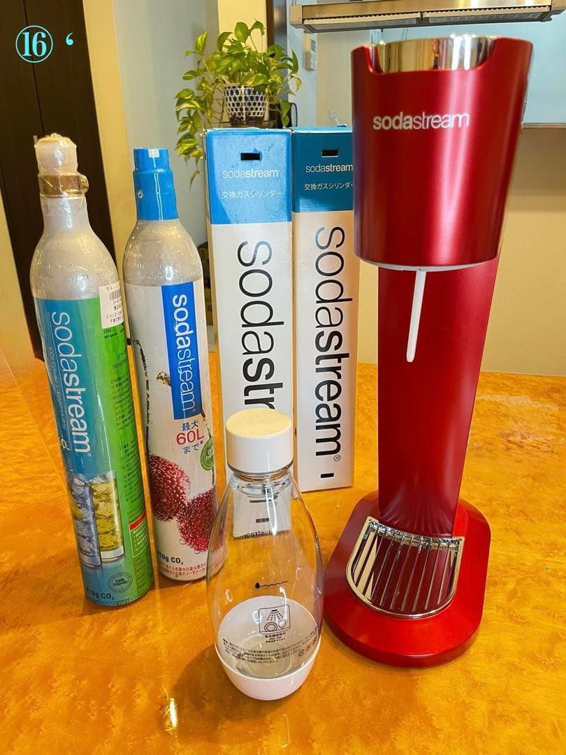 ソーダストリーム　ジェネシス(R ) 満タンガスシリンダー2本、専用ボトル付き