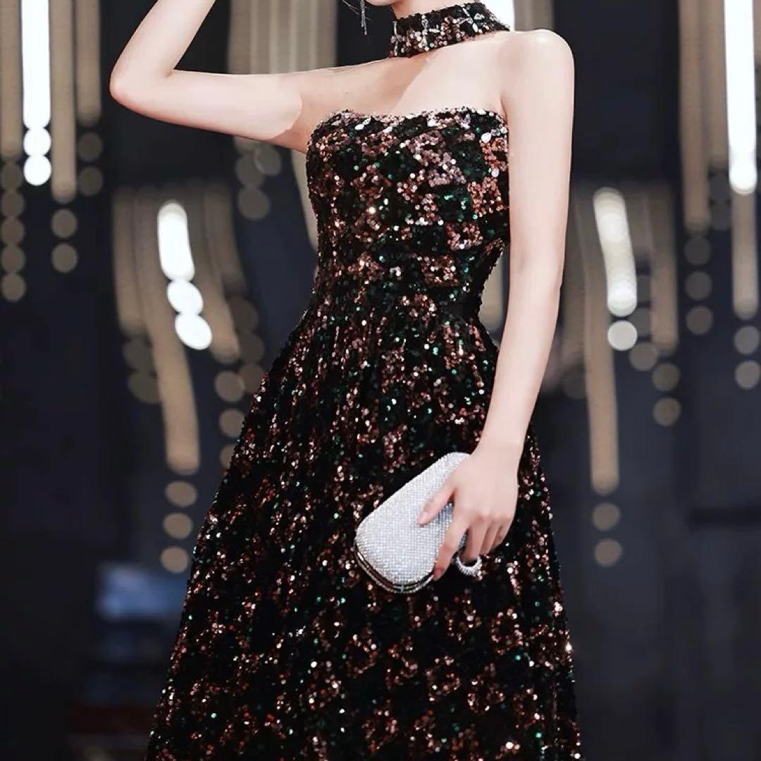 スパンコールが煌びやかでオシャレな柄のベア イブニングドレス