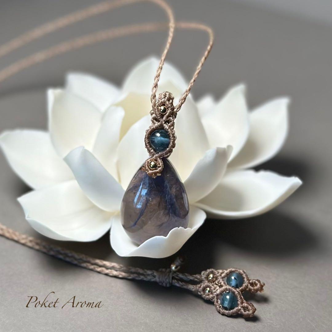 『静寂』アイオライトとブラックアクアマリンのマクラメペンダントネックレス