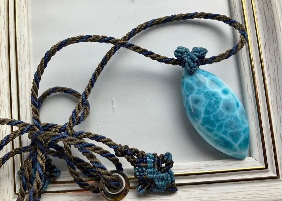 めちゃくちゃ濃い✨️ラリマー 葉型ペンダント マクラメ