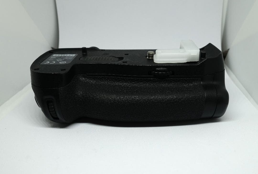 Nikon マルチパワーバッテリーパック MB-D18　(D850用）