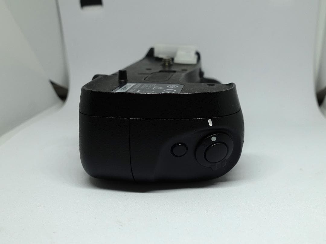 Nikon マルチパワーバッテリーパック MB-D18　(D850用）