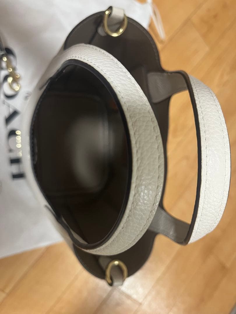 COACH ハンナバケットバッグ　ホワイト