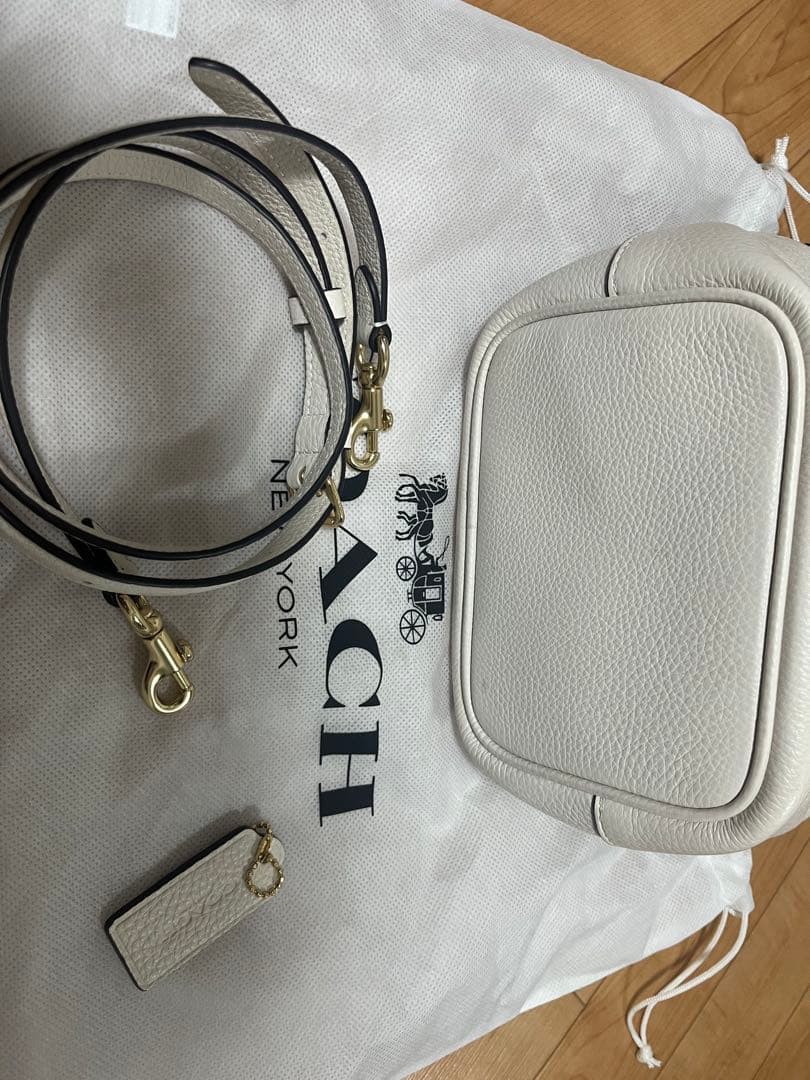 COACH ハンナバケットバッグ　ホワイト