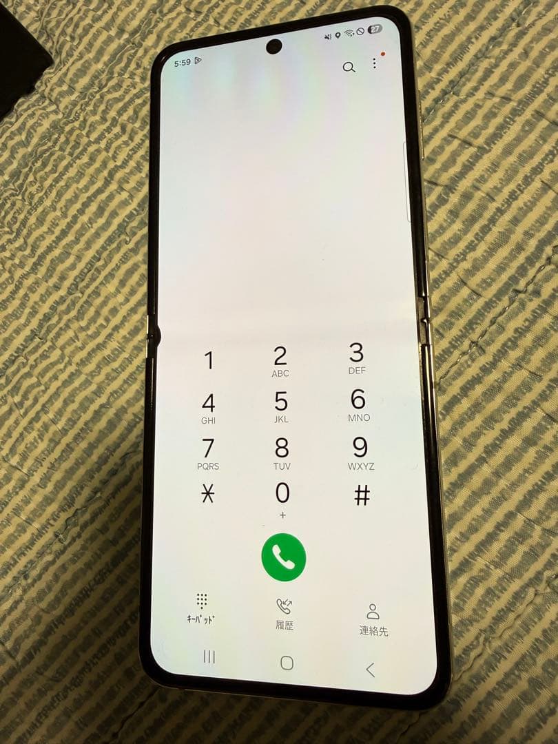 ち*ん様 [大容量美品]Galaxy Z Flip5 512GB クリーム SI