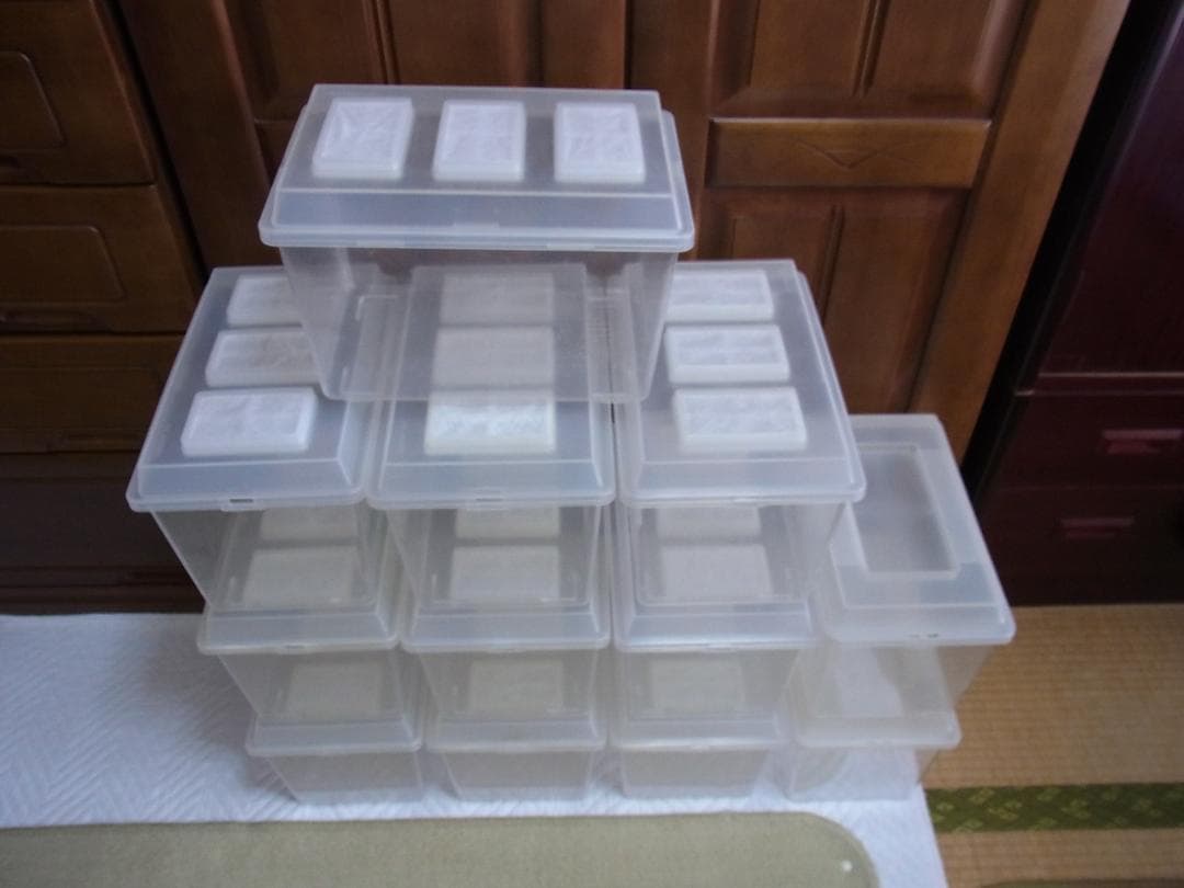 コバエシャッター中１０個（中古）その他虫カゴ１０個、幼虫用飼育ボトル９本（中古）