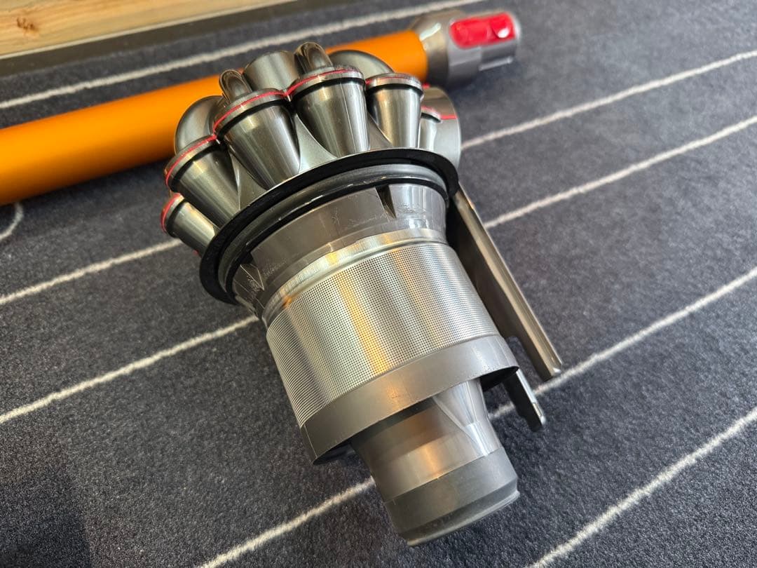 dyson V8 fluffy スティッククリーナー