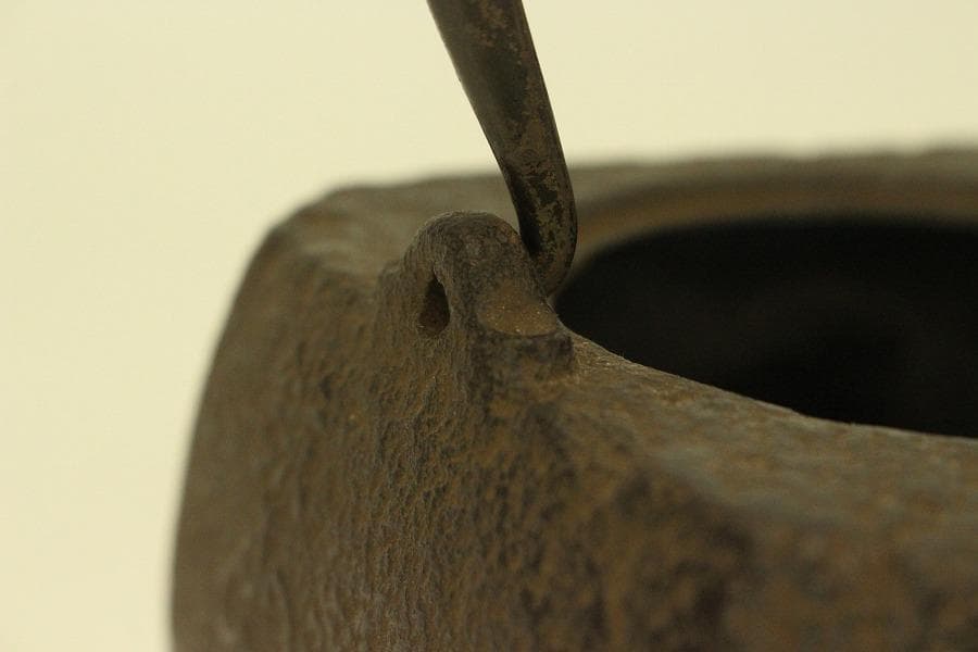 四方 在銘 持ち手 銀象嵌 鉄瓶 未使用 時代物(A677)