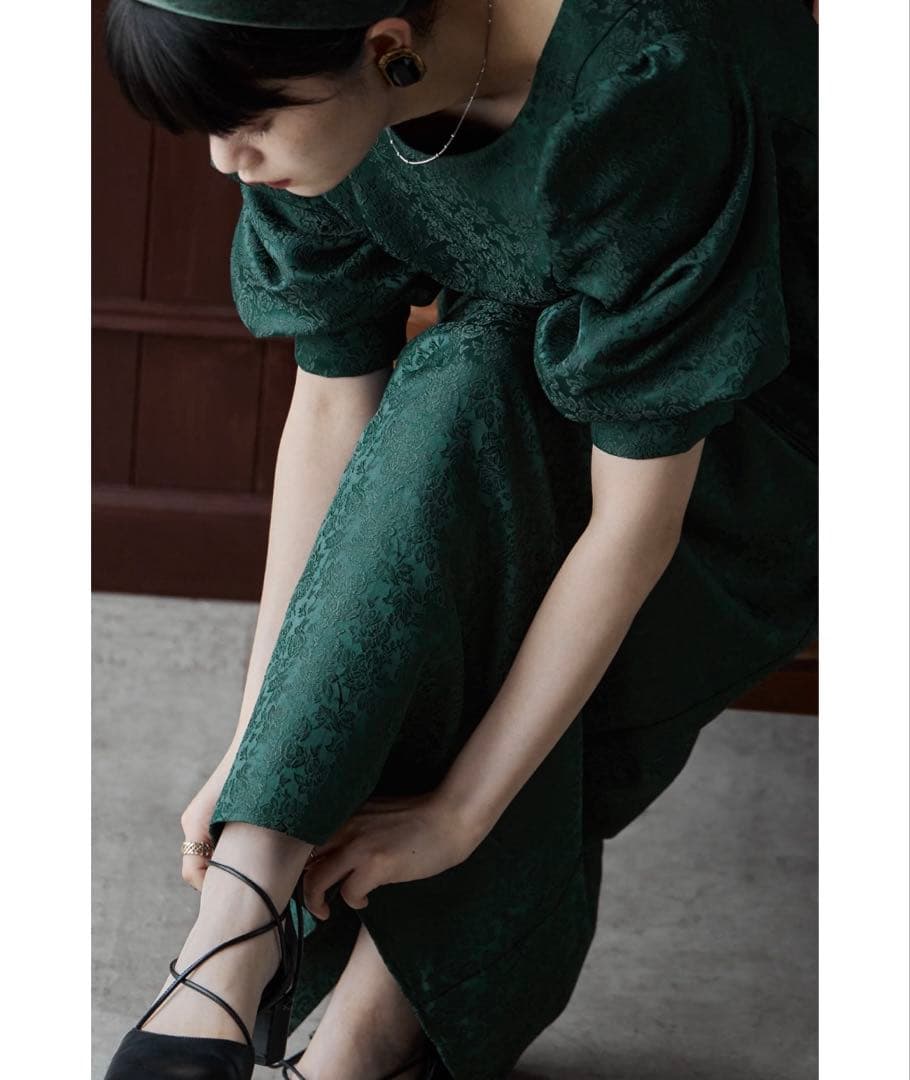 etoll. フラワージャガードセットアップドレス ペプラムブラウス スカート