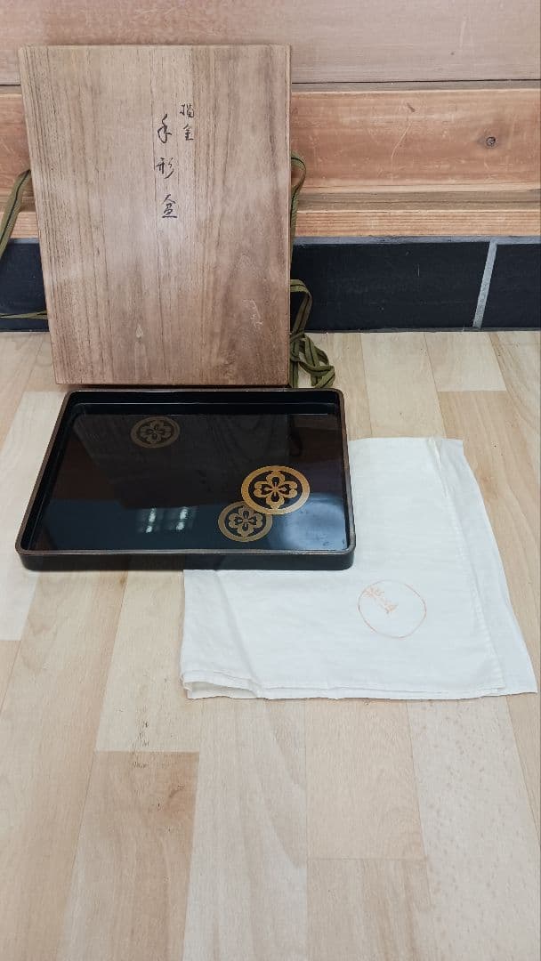 名工加賀蒔絵師太田抱逸作蒔絵描金手形盆　 家紋　輪島塗　 漆器　 盆　共箱　共布