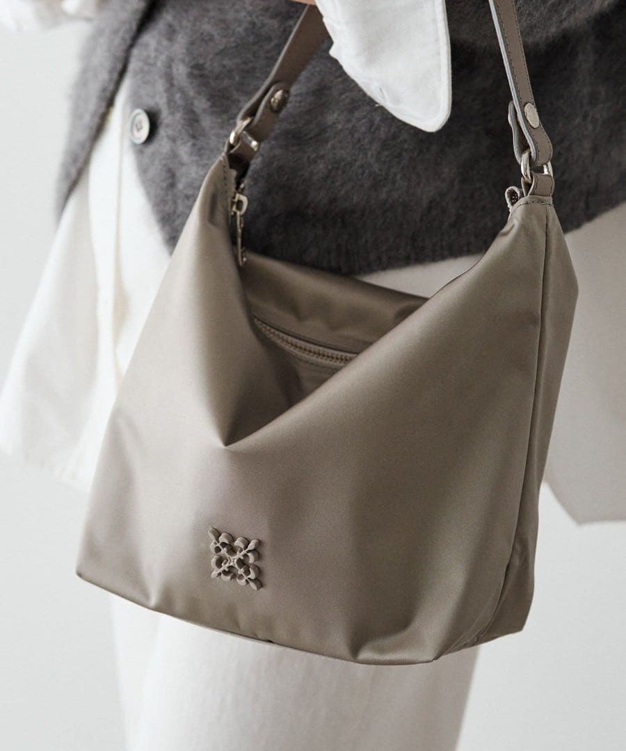 超美品ラシット今期クラウズナイロンシンプルショルダーバッグ2way