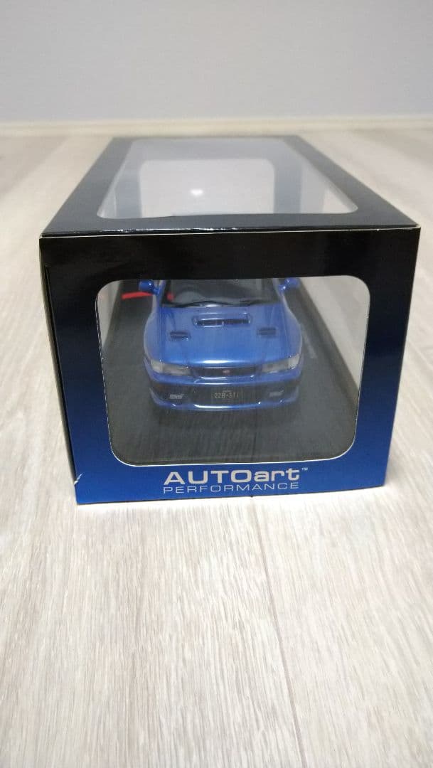 AUTOart　1/18 SUBARU インプレッサ22b STi ミニカー