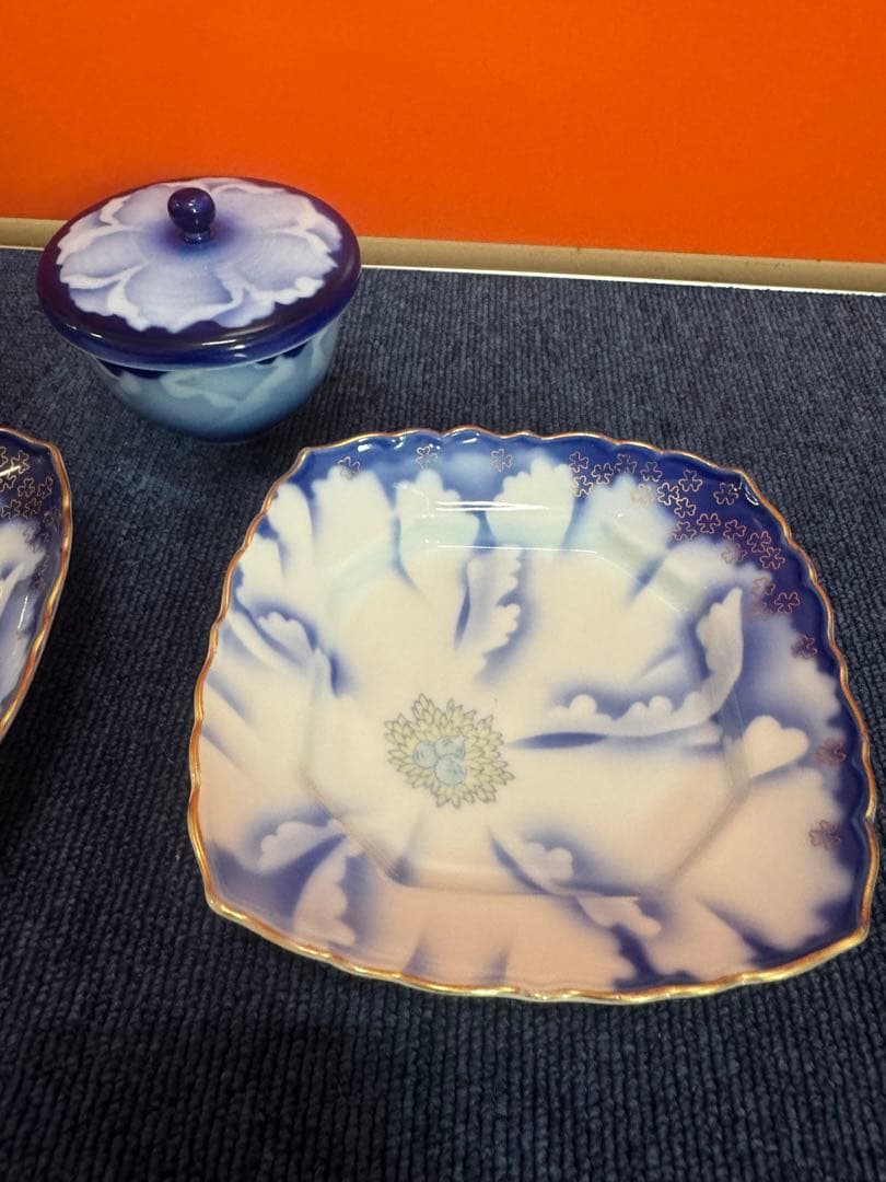 1706 深川製磁　牡丹金ミル　湯呑蓋付1客　皿2客