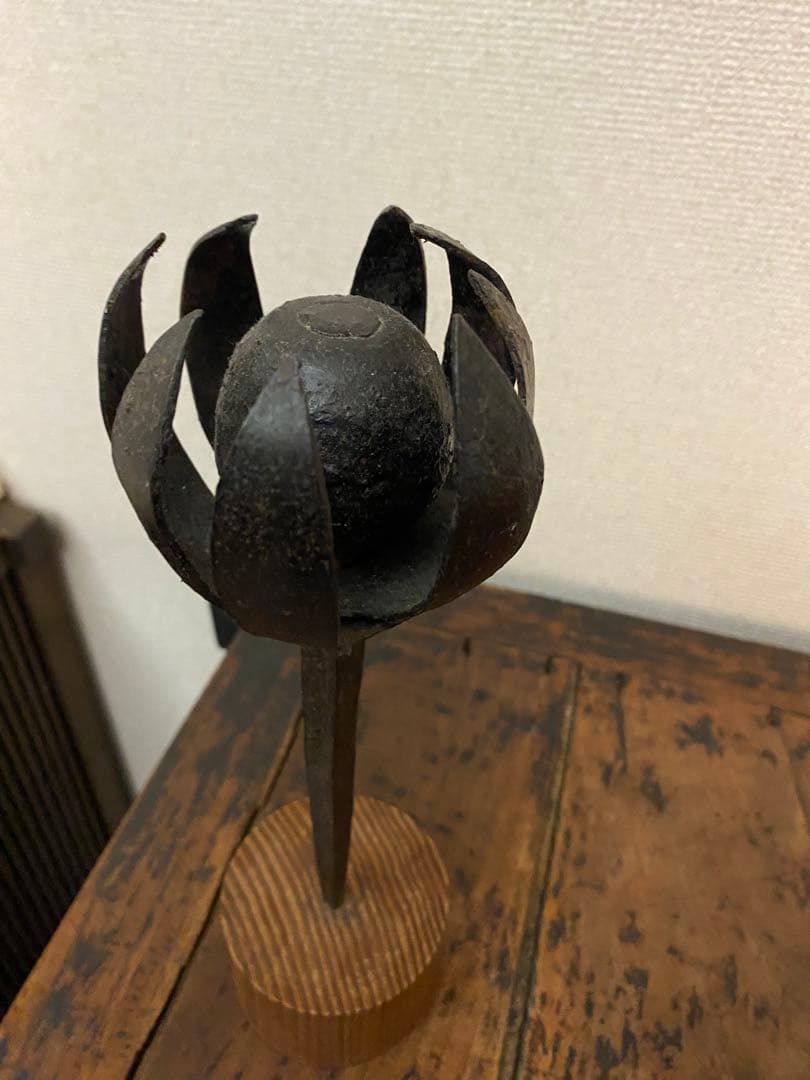 李朝工芸　鉄製オブジェ（蓮花）