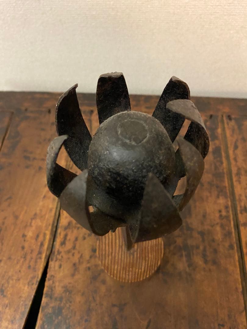 李朝工芸　鉄製オブジェ（蓮花）