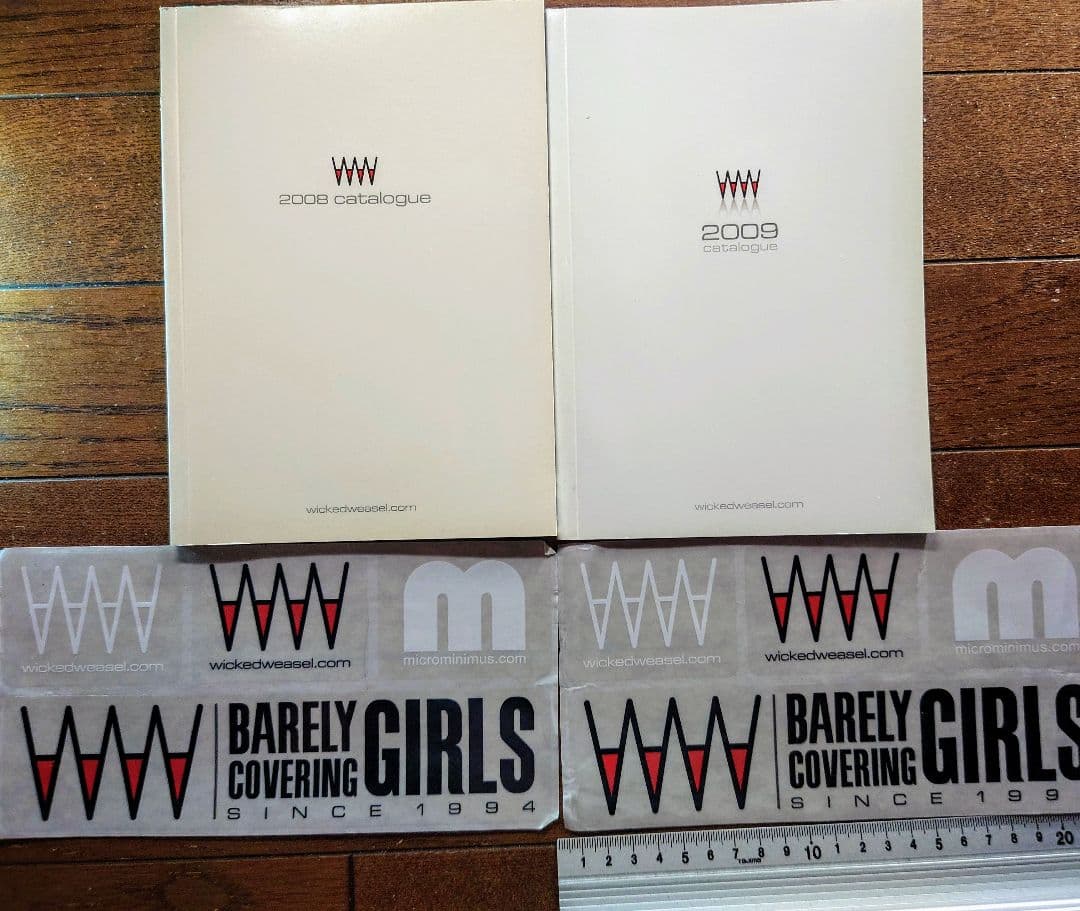 Wicked Weasel 2008・2009カタログ2冊とロゴステッカー2枚