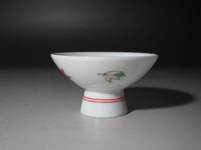 ☆　14代柿右衛門　錦紅葉文盃　手触りのよい一品です☆y498