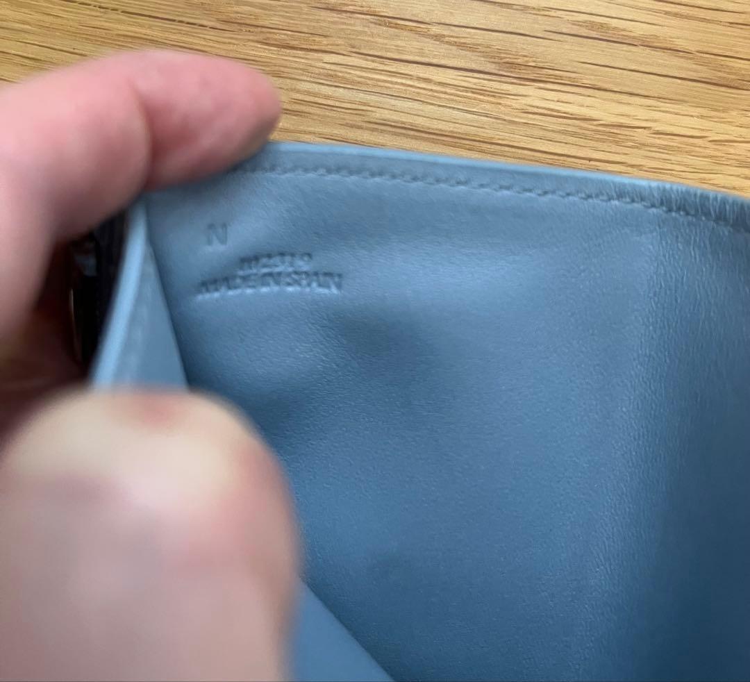 LOEWEアナグラム バーティカル ウォレット スモール（ペブルグレインカーフ）