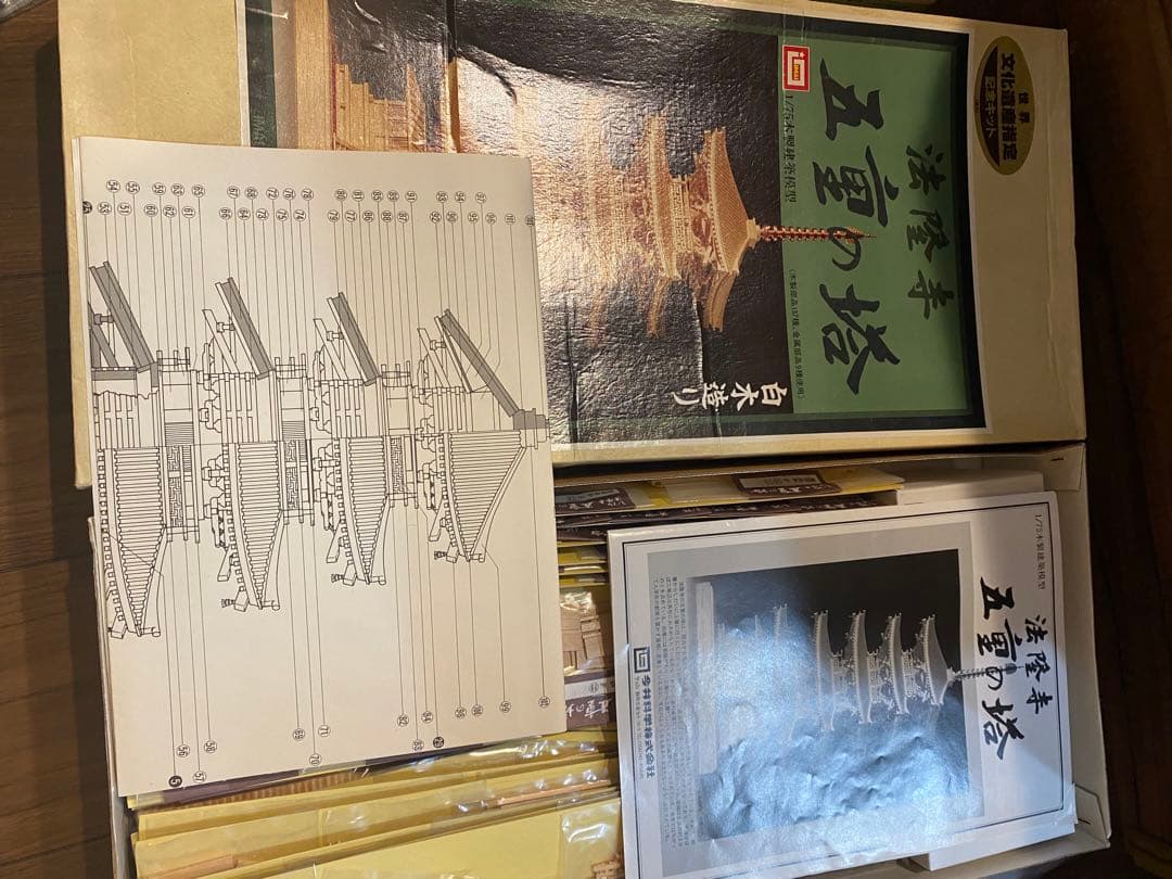 法隆寺五重の塔 木製組み立てキット 世界文化遺産指定 白木塗り　建築模型