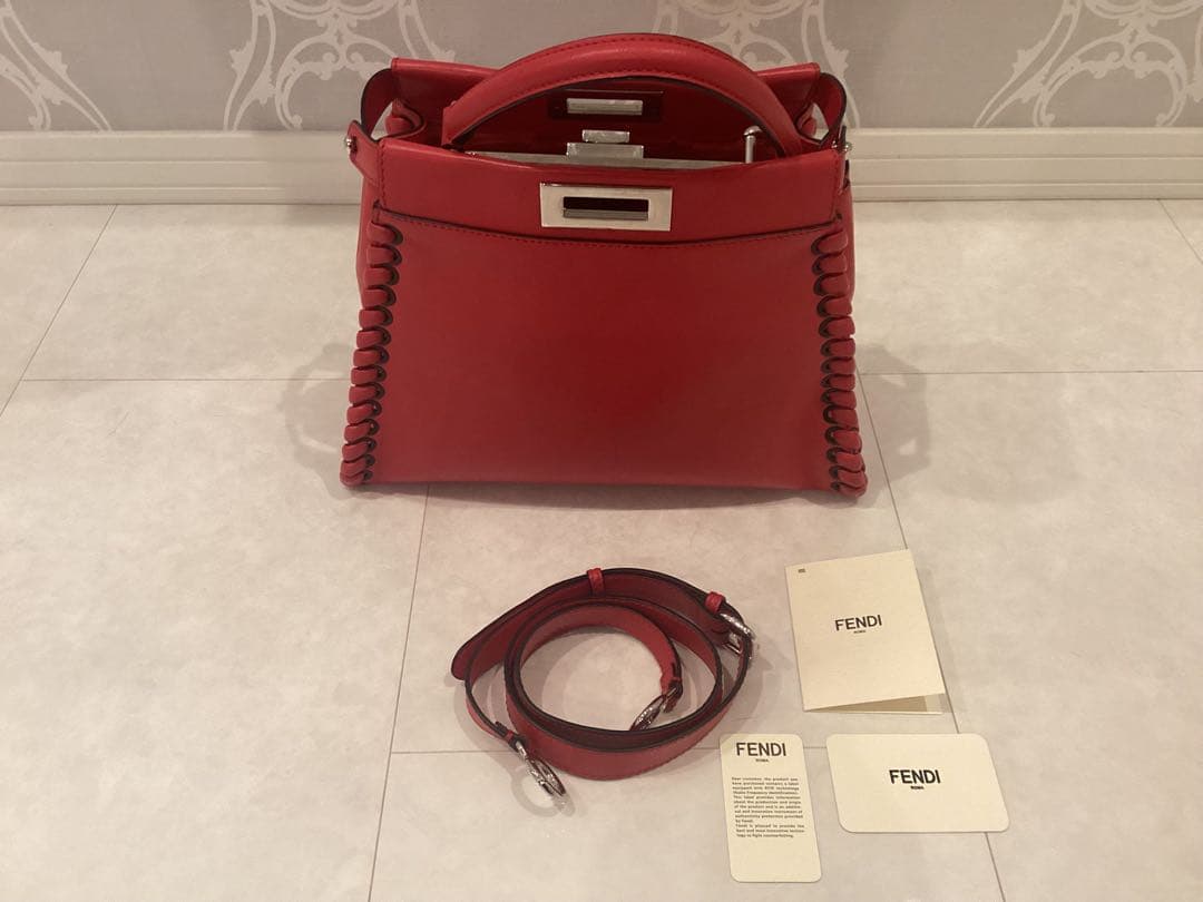 FENDI ピーカブー レギュラー 赤ショルダーバッグ